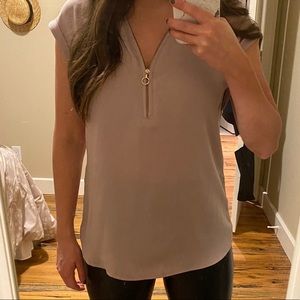 Dynamite flowy mauve top with gold zipper